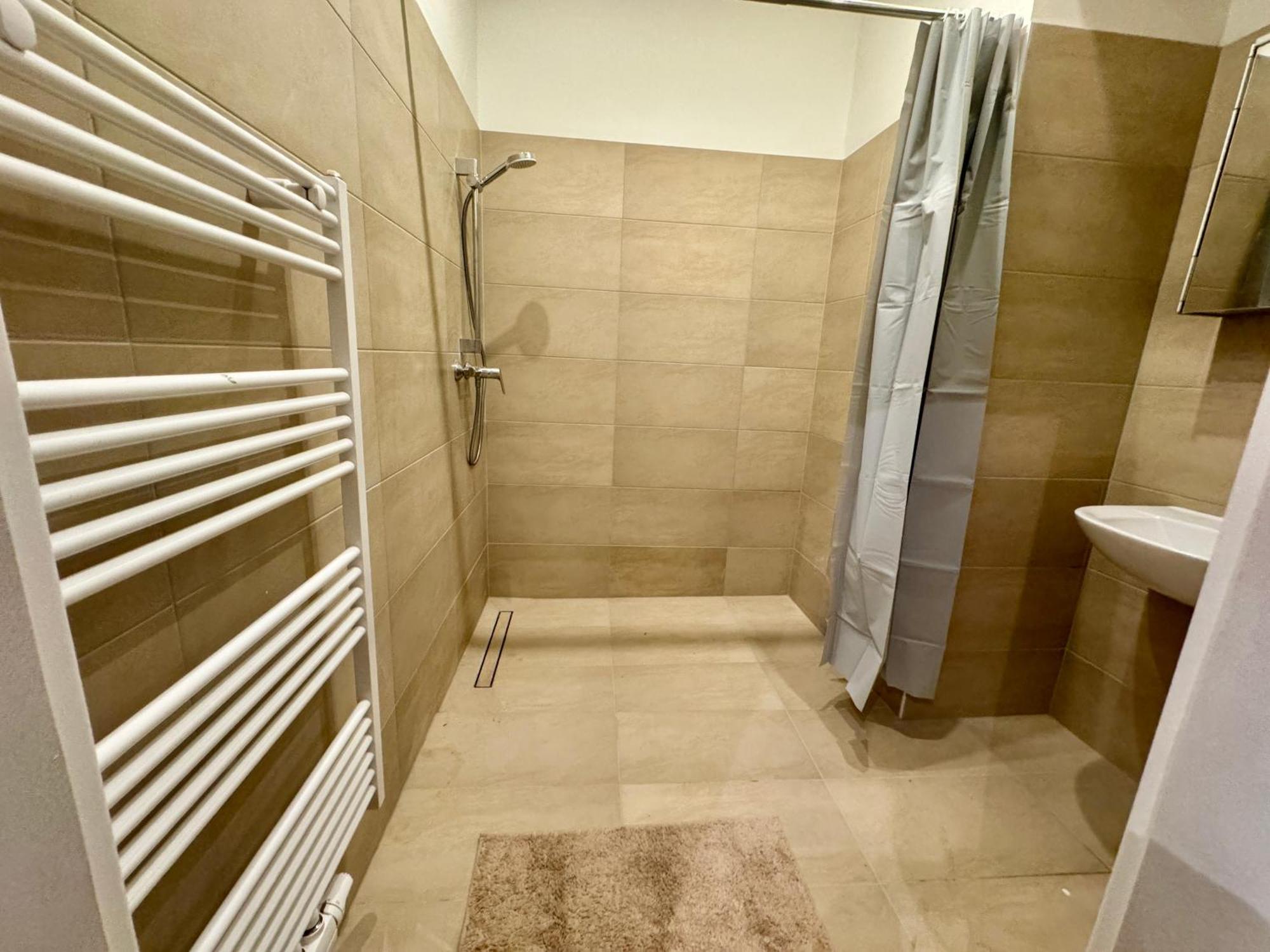 Spacious Apartment - 15 Min To Center Wien Eksteriør bilde